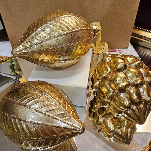 Frontgate Ornaments in Gold  set of 3 - Picture 5 of 5